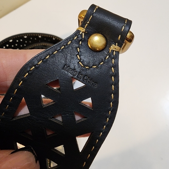 Black Removable Strap Bag - Picture 8 of 11